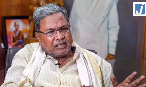पूर्व मुख्यमंत्री सिद्धारमैया ने कांग्रेस को चौंकाया पूर्व मुख्यमंत्री सिद्धारमैया ने कांग्रेस को चौंकाया