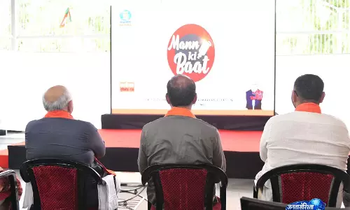 गुजरात CM ने युवाओं के साथ सुनी PM मोदी की मन की बात