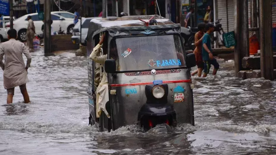 पाकिस्तान के पंजाब में बारिश का कहर, 7 लोगों की मौत पाकिस्तान के पंजाब में बारिश का कहर, 7 लोगों की मौत