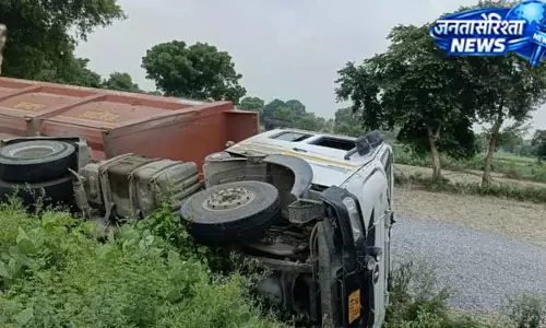 तेज रफ्तार बनी हादसे की वजह, युवती ने गंवाई जान तेज रफ्तार बनी हादसे की वजह, युवती ने गंवाई जान