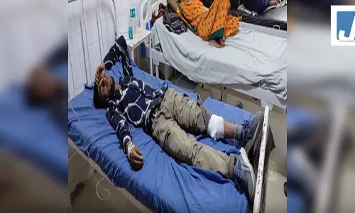 पुलिस ने मुठभेड़ के बाद रेप के दो आरोपियों को किया गिरफ्तार, दो कांस्टेबल भी घायल पुलिस ने मुठभेड़ के बाद रेप के दो आरोपियों को किया गिरफ्तार, दो कांस्टेबल भी घायल