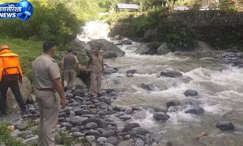 मझाच नाले में बहा ट्रैकर, रातभर चला सर्च ऑपरेशन मझाच नाले में बहा ट्रैकर, रातभर चला सर्च ऑपरेशन