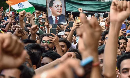 Abhishek Banerjee ने छात्र प्रदर्शन पर सेलेब्रिटीज की चुप्पी पर उठाए सवाल Abhishek Banerjee ने छात्र प्रदर्शन पर सेलेब्रिटीज की चुप्पी पर उठाए सवाल