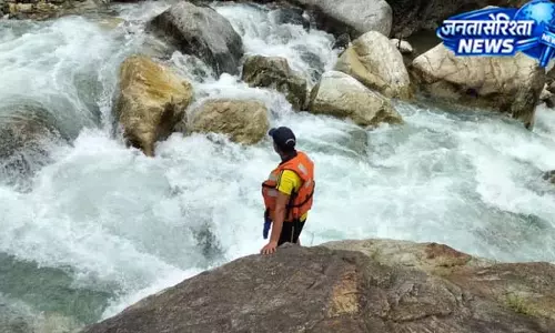 वरुणा नदी में हादसा, NDRF-SDRF जुटी तलाश में