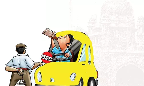 हैदराबाद में स्पेशल ड्राइव: शराब पीकर गाड़ी चलाने पर 572 लोग नापे गए हैदराबाद में स्पेशल ड्राइव: शराब पीकर गाड़ी चलाने पर 572 लोग नापे गए