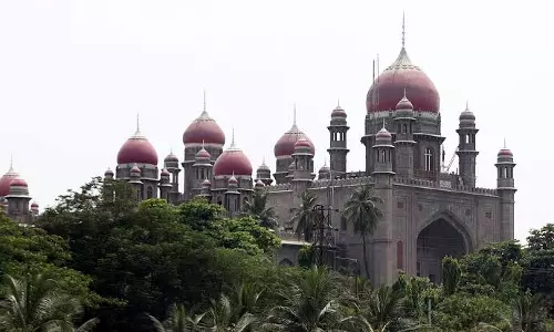 Telangana HC ने अवैध इमारतों को लेकर चेतावनी दी और ₹3 लाख का जुर्माना लगाया Telangana HC ने अवैध इमारतों को लेकर चेतावनी दी और ₹3 लाख का जुर्माना लगाया
