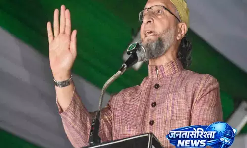 युवा PM टिप्पणी पर घिरे ओवैसी: विपक्षी नेताओं ने दिया करारा जवाब युवा PM टिप्पणी पर घिरे ओवैसी: विपक्षी नेताओं ने दिया करारा जवाब