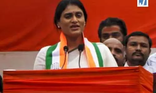 पेट की सर्जरी के बाद स्वस्थ हो रहीं आंध्र प्रदेश कांग्रेस की प्रमुख वाईएस शर्मिला पेट की सर्जरी के बाद स्वस्थ हो रहीं आंध्र प्रदेश कांग्रेस की प्रमुख वाईएस शर्मिला