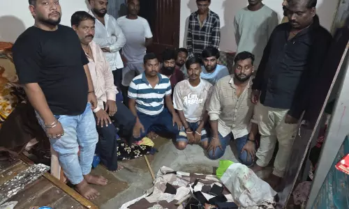 CG: खुर्सीपार में जुआ फड़ पर छापा, 14 आरोपी गिरफ्तार CG: खुर्सीपार में जुआ फड़ पर छापा, 14 आरोपी गिरफ्तार