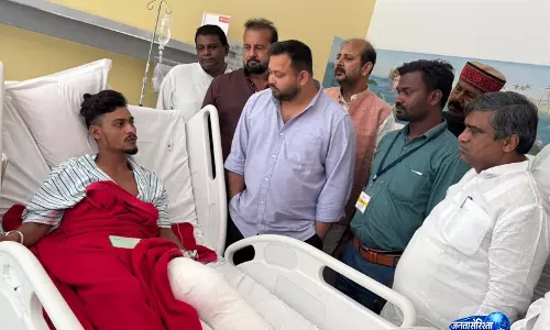 Bihar के नेता प्रतिपक्ष तेजस्वी यादव ने सीवान के घायल प्रदर्शनकारियों से मेदांता अस्पताल में मुलाकात की Bihar के नेता प्रतिपक्ष तेजस्वी यादव ने सीवान के घायल प्रदर्शनकारियों से मेदांता अस्पताल में मुलाकात की
