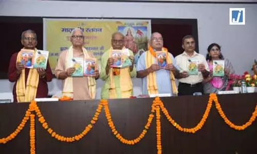 मोबाइल मोड से निकलकर एक्शन मोड में आए युवा, राष्ट्र निर्माण में निभाएं भूमिका: स्वांतरंजन मोबाइल मोड से निकलकर एक्शन मोड में आए युवा, राष्ट्र निर्माण में निभाएं भूमिका: स्वांतरंजन