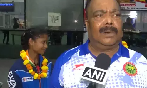 झारखंड की बेटियों ने बढ़ाया मान, सिल्वर मेडल जीतकर रांची पहुंचीं भारतीय महिला हॉकी खिलाड़ी