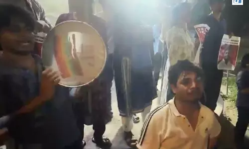 धर्मेंद्र प्रधान के इस्तीफे के बाद JNUSU छात्रों ने निकाला विजय मशाल जुलूस