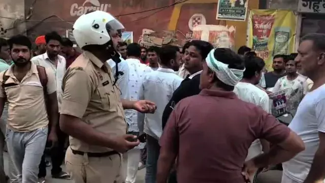नई मंडी के बाहर चश्मे की दुकान में तोड़फोड़, संचालक घायल; पुलिस जांच में जुटी नई मंडी के बाहर चश्मे की दुकान में तोड़फोड़, संचालक घायल; पुलिस जांच में जुटी