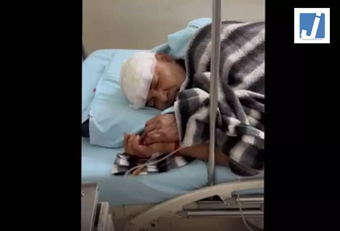 लूट: व्यापारी के घर बदमाशों ने बोला धावा, पति-पत्नी और बेटी को इतना मारा कि... लूट: व्यापारी के घर बदमाशों ने बोला धावा, पति-पत्नी और बेटी को इतना मारा कि...