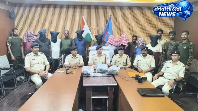 पुलिस की वर्दी पहनकर डकैती करने वाले गिरोह का पर्दाफाश पुलिस की वर्दी पहनकर डकैती करने वाले गिरोह का पर्दाफाश