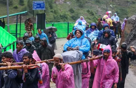 जम्मू-कश्मीर में यात्राएं फिर से शुरू, वैष्णो देवी में 18,000 और अमरनाथ गुफा में 4,000 श्रद्धालु पहुंचे जम्मू-कश्मीर में यात्राएं फिर से शुरू, वैष्णो देवी में 18,000 और अमरनाथ गुफा में 4,000 श्रद्धालु पहुंचे