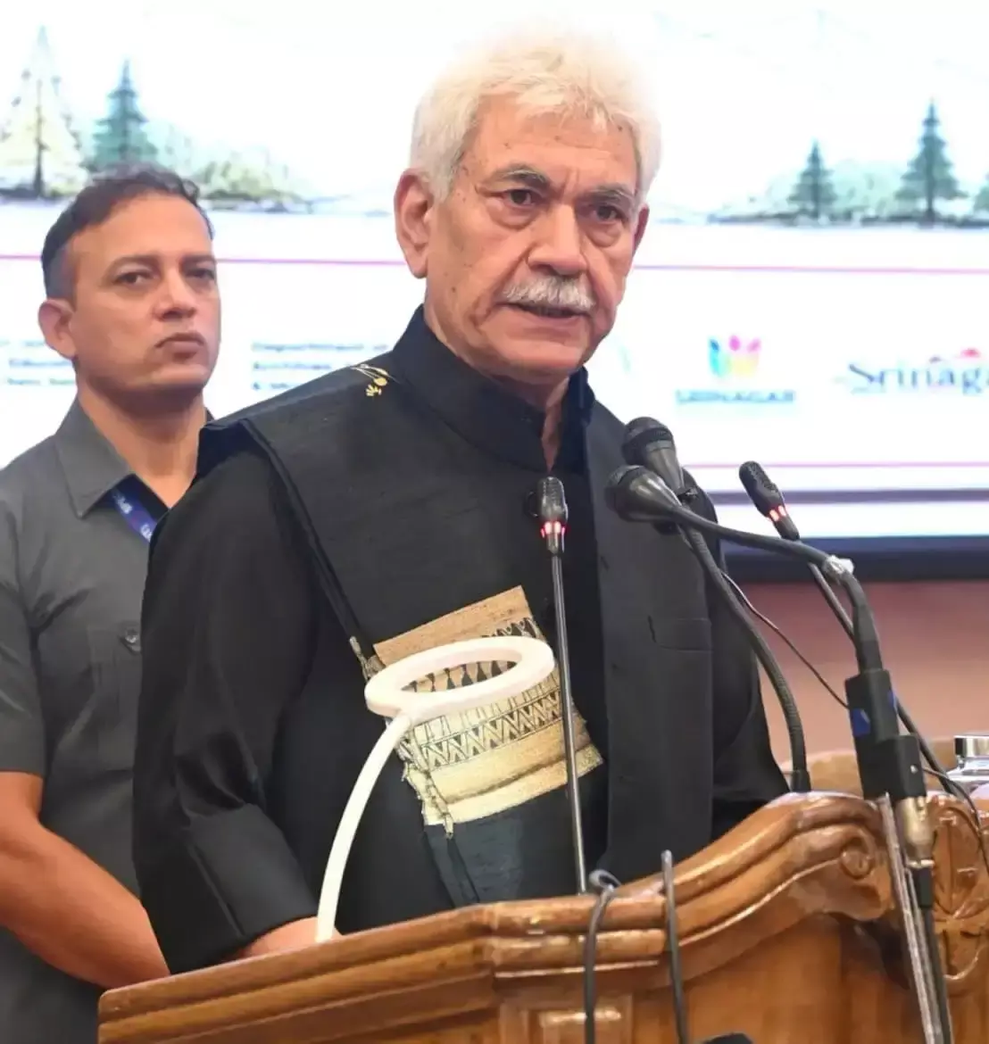 Srinagar: कारगिल विजय दिवस पर उपराज्यपाल ने शहीदों के बलिदान को किया याद Srinagar: कारगिल विजय दिवस पर उपराज्यपाल ने शहीदों के बलिदान को किया याद