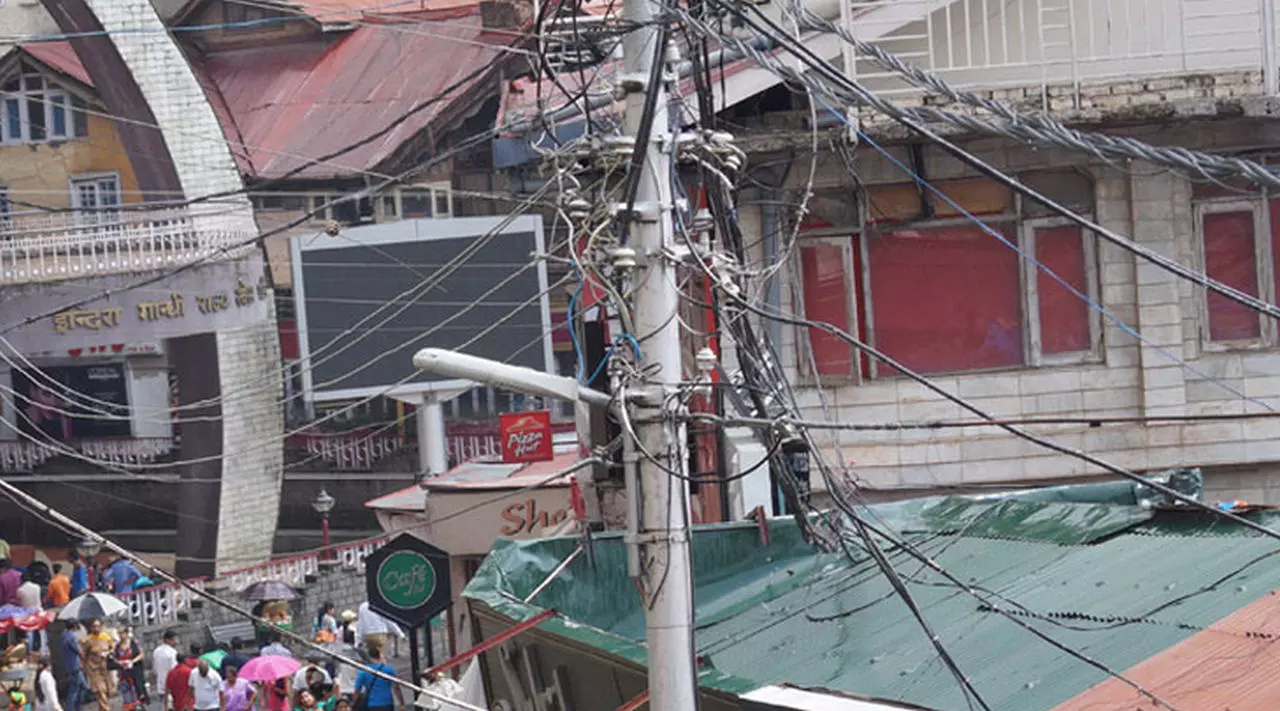 Shimla: शिमला की सड़कों से हटेंगे बिजली के तार, जमीन के नीचे बिछेगा नेटवर्क Shimla: शिमला की सड़कों से हटेंगे बिजली के तार, जमीन के नीचे बिछेगा नेटवर्क