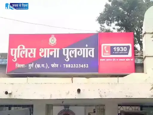 पुजारी के घर चोरी, पार्षद ने आरोपी को पकड़ा पुजारी के घर चोरी, पार्षद ने आरोपी को पकड़ा