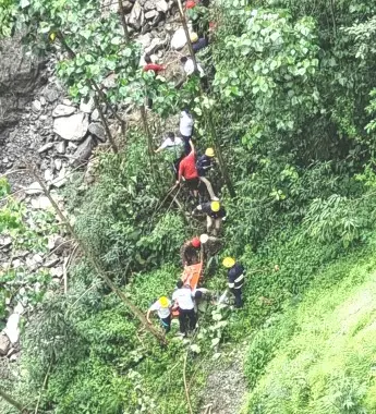 दक्षिण सिक्किम में भूस्खलन का कहर, मलबे में दबने से दो लोगों की मौत दक्षिण सिक्किम में भूस्खलन का कहर, मलबे में दबने से दो लोगों की मौत
