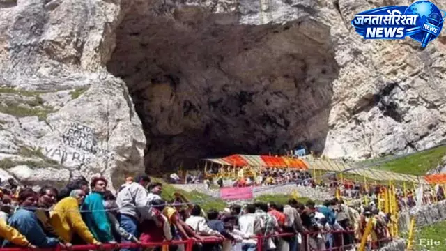 अमरनाथ यात्रा में आस्था की लहर, श्रद्धालुओं की संख्या चार लाख के करीब अमरनाथ यात्रा में आस्था की लहर, श्रद्धालुओं की संख्या चार लाख के करीब