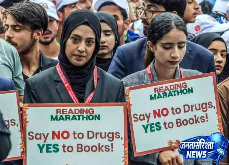 Jammu एलजी सिन्हा ने रीडिंग मैराथन को दिखाई हरी झंडी Jammu एलजी सिन्हा ने रीडिंग मैराथन को दिखाई हरी झंडी