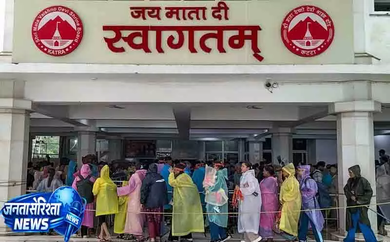 Jammu मौसम की बाधा के बाद वैष्णो देवी यात्रा दोबारा शुरू Jammu मौसम की बाधा के बाद वैष्णो देवी यात्रा दोबारा शुरू