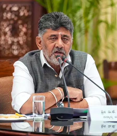 सीएम डीके शिवकुमार ने उच्चस्तरीय बैठक के लिए कर्नाटक के सभी सांसदों को बुलाया सीएम डीके शिवकुमार ने उच्चस्तरीय बैठक के लिए कर्नाटक के सभी सांसदों को बुलाया