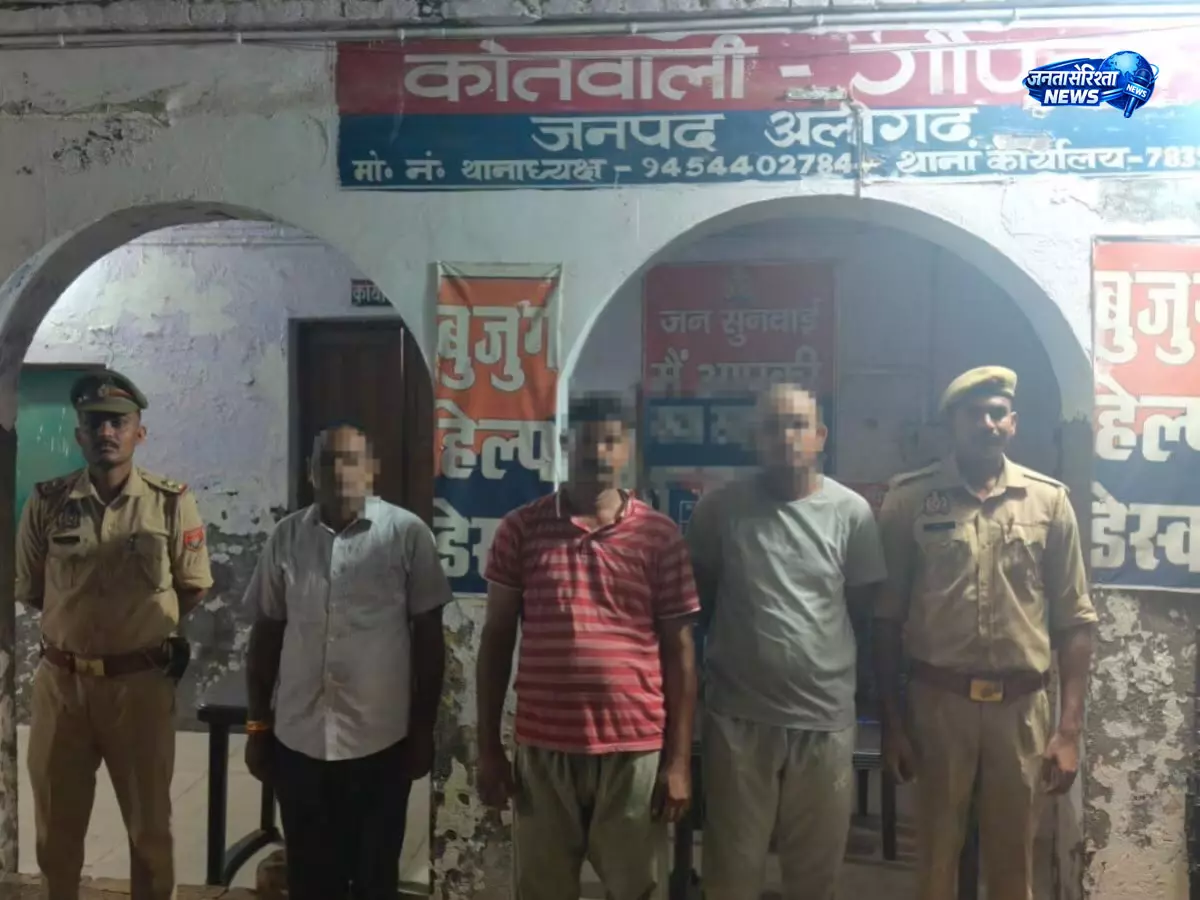 प्रेम प्रसंग के चलते बेटी की हत्या का आरोप; पिता समेत तीन गिरफ्तार प्रेम प्रसंग के चलते बेटी की हत्या का आरोप; पिता समेत तीन गिरफ्तार