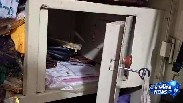 Kotpad में घर में चोरी: 5 लाख रुपये नकद और सोने के गहने चोरी हुए Kotpad में घर में चोरी: 5 लाख रुपये नकद और सोने के गहने चोरी हुए