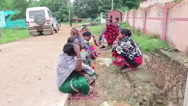 Nabarangpur में 8वीं कक्षा के हॉस्टल छात्र का शव फंदे से लटका मिला, परिवार ने निष्पक्ष जांच की मांग की Nabarangpur में 8वीं कक्षा के हॉस्टल छात्र का शव फंदे से लटका मिला, परिवार ने निष्पक्ष जांच की मांग की