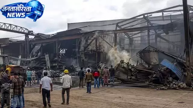 असम में दर्दनाक हादसा, फैक्ट्री विस्फोट से मचा हड़कंप असम में दर्दनाक हादसा, फैक्ट्री विस्फोट से मचा हड़कंप
