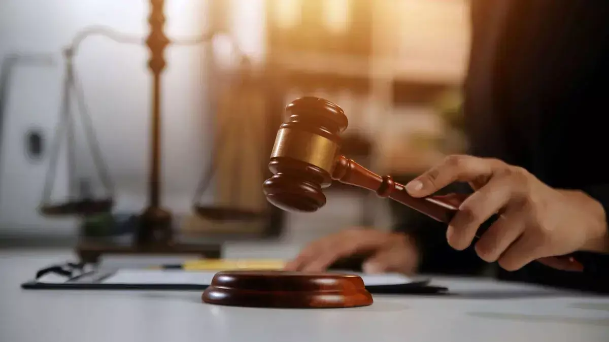 झूठी शिकायत: कोर्ट ने 21 साल की महिला पर से हटाया POCSO केस झूठी शिकायत: कोर्ट ने 21 साल की महिला पर से हटाया POCSO केस