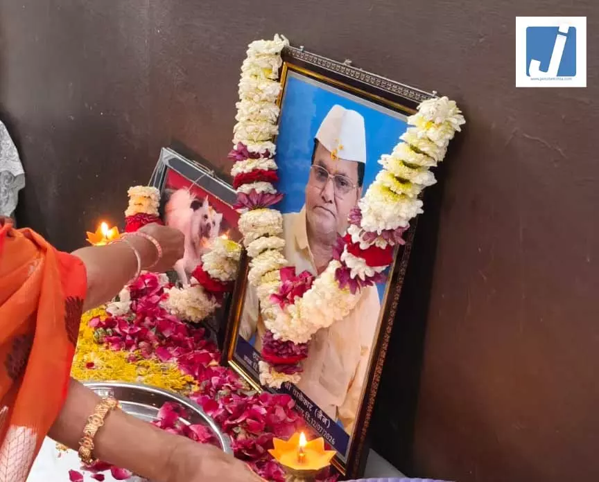 एक ही दिन मालिक और उसके वफादार साथी की विदाई, सालों का साथ खत्म एक ही दिन मालिक और उसके वफादार साथी की विदाई, सालों का साथ खत्म
