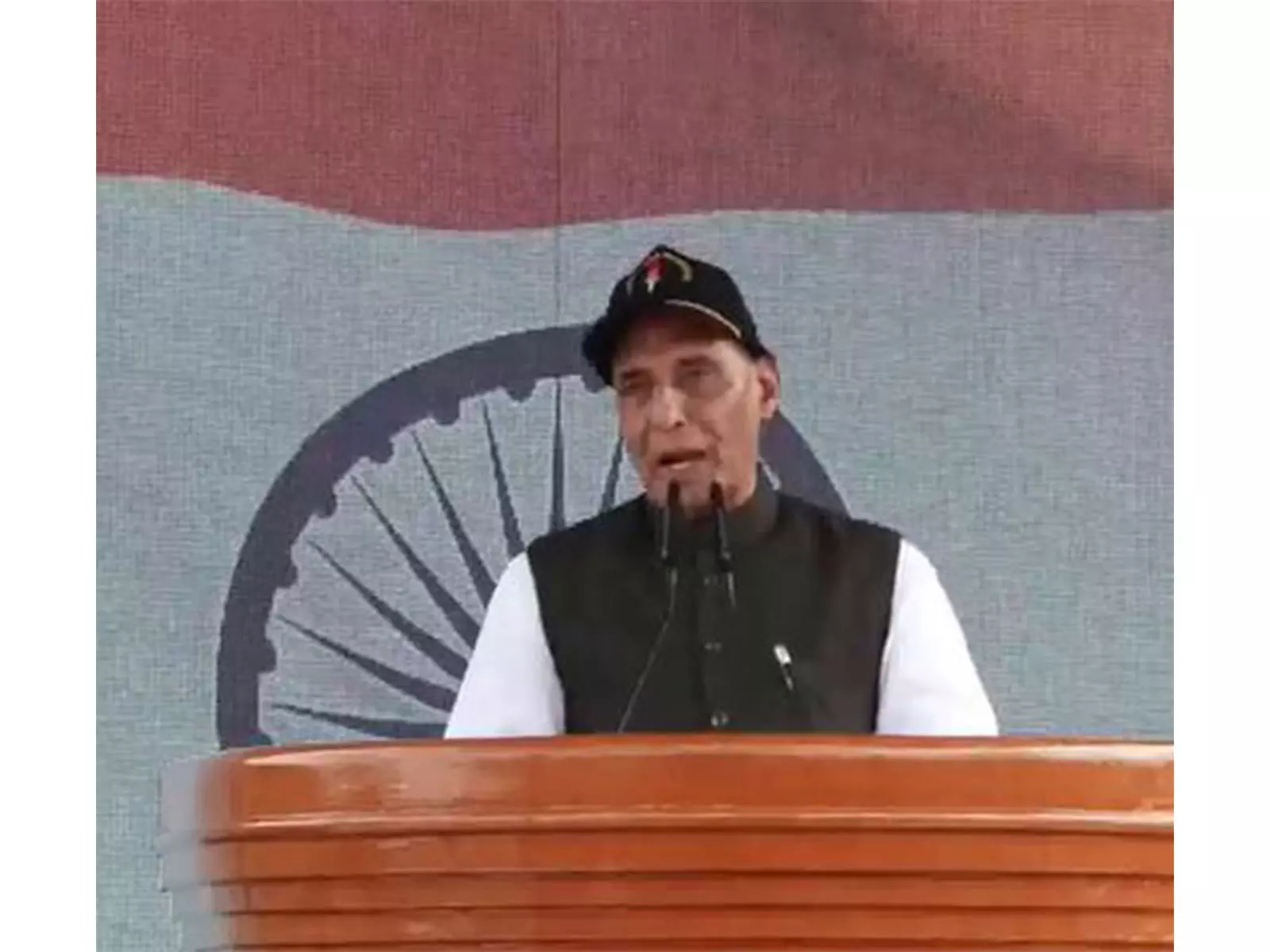भारत सेमीकंडक्टर बना रहा है, पाकिस्तान आत्मघाती हमलावर पैदा कर रहा है: Rajnath Singh भारत सेमीकंडक्टर बना रहा है, पाकिस्तान आत्मघाती हमलावर पैदा कर रहा है: Rajnath Singh