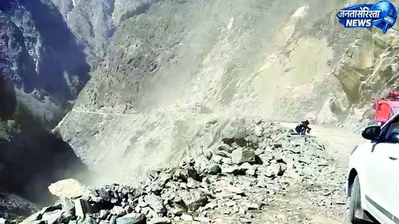 उदयपुर-किलाड़ मार्ग बना मौत का सफर, हर मोड़ पर मौत का डेरा उदयपुर-किलाड़ मार्ग बना मौत का सफर, हर मोड़ पर मौत का डेरा