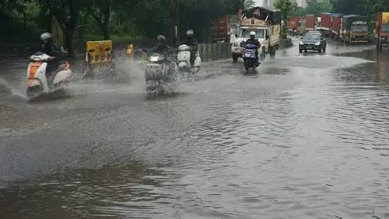 तेलंगाना में मानसून फिर सक्रिय, आज 16 जिलों में भारी बारिश की संभावना तेलंगाना में मानसून फिर सक्रिय, आज 16 जिलों में भारी बारिश की संभावना
