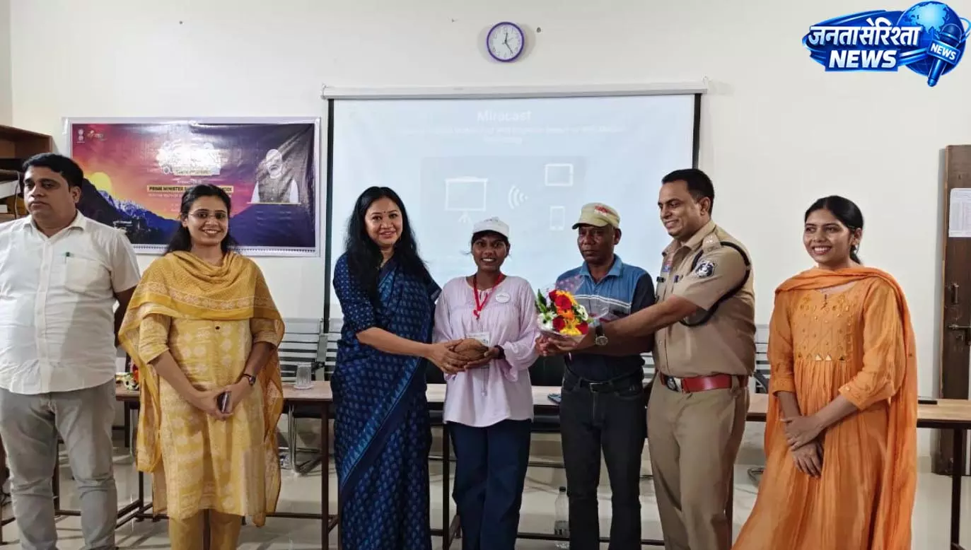 माय भारत पोर्टल में पंजीयन और देश सेवा करने कलेक्टर-SP ने युवाओं को किया प्रोत्साहित माय भारत पोर्टल में पंजीयन और देश सेवा करने कलेक्टर-SP ने युवाओं को किया प्रोत्साहित