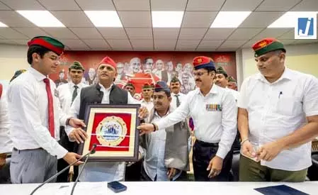 कारगिल विजय दिवस पर बोले अखिलेश यादव- सेना के शौर्य पर गर्व, सीमाओं और संविधान की रक्षा जरूरी कारगिल विजय दिवस पर बोले अखिलेश यादव- सेना के शौर्य पर गर्व, सीमाओं और संविधान की रक्षा जरूरी