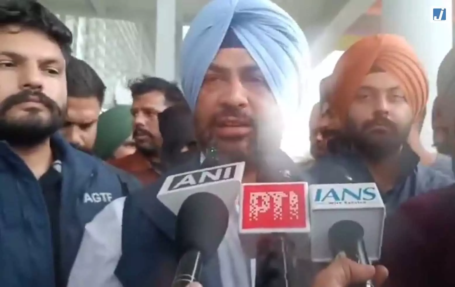 इंडोनेशिया से पकड़ा गया 5 लाख का इनामी जोबनजीत सिंह, पंजाब पुलिस को बड़ी सफलता इंडोनेशिया से पकड़ा गया 5 लाख का इनामी जोबनजीत सिंह, पंजाब पुलिस को बड़ी सफलता
