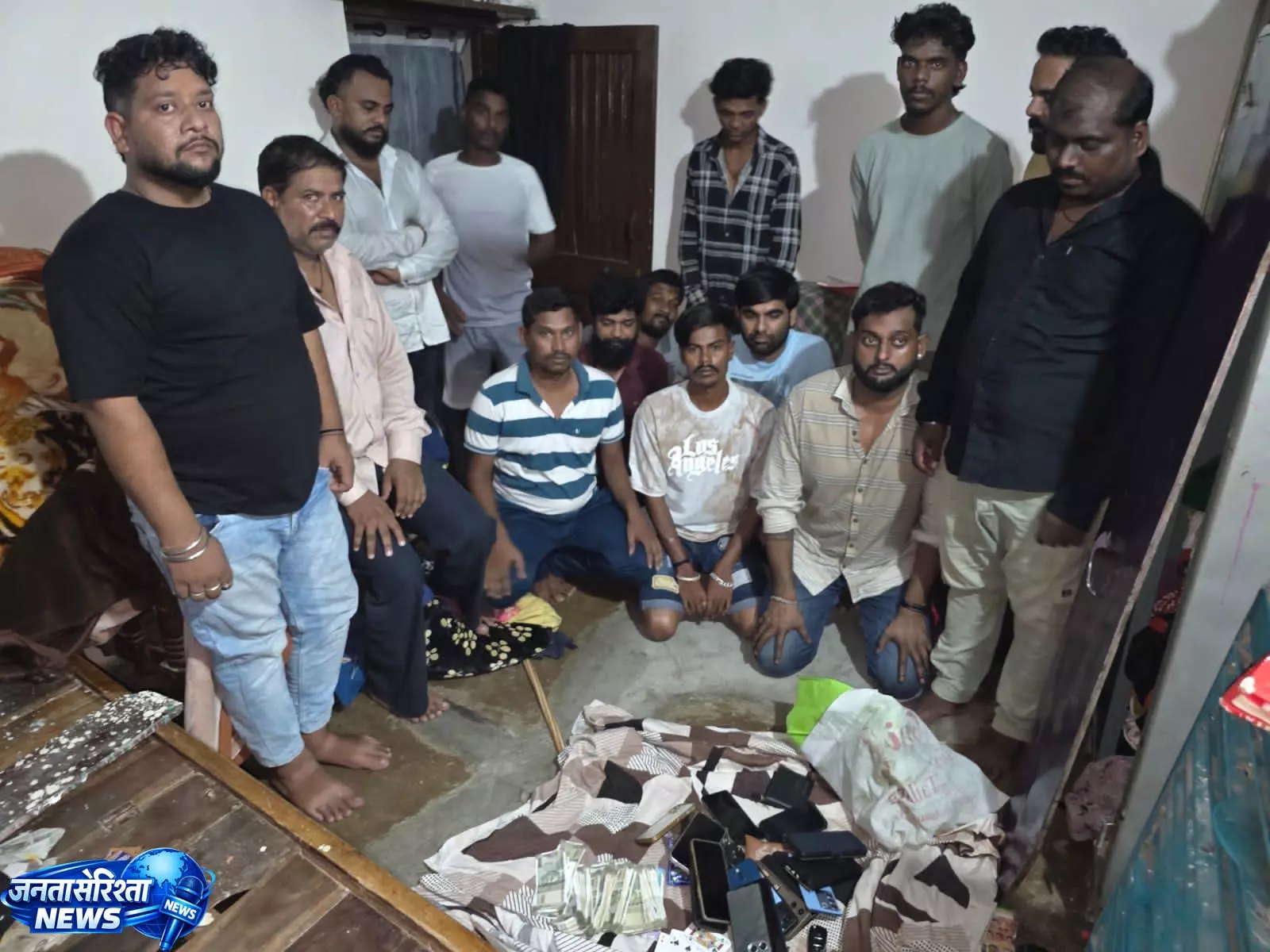 CG: खुर्सीपार में जुआ फड़ पर छापा, 14 आरोपी गिरफ्तार CG: खुर्सीपार में जुआ फड़ पर छापा, 14 आरोपी गिरफ्तार