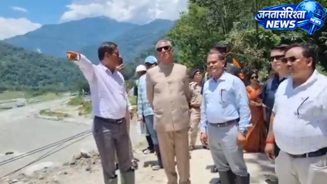 सिक्किम के NH-10 पर भूस्खलन का राज्यपाल ने लिया जायजा, जल्द बहाली और यात्रियों की सुरक्षा पर जोर सिक्किम के NH-10 पर भूस्खलन का राज्यपाल ने लिया जायजा, जल्द बहाली और यात्रियों की सुरक्षा पर जोर