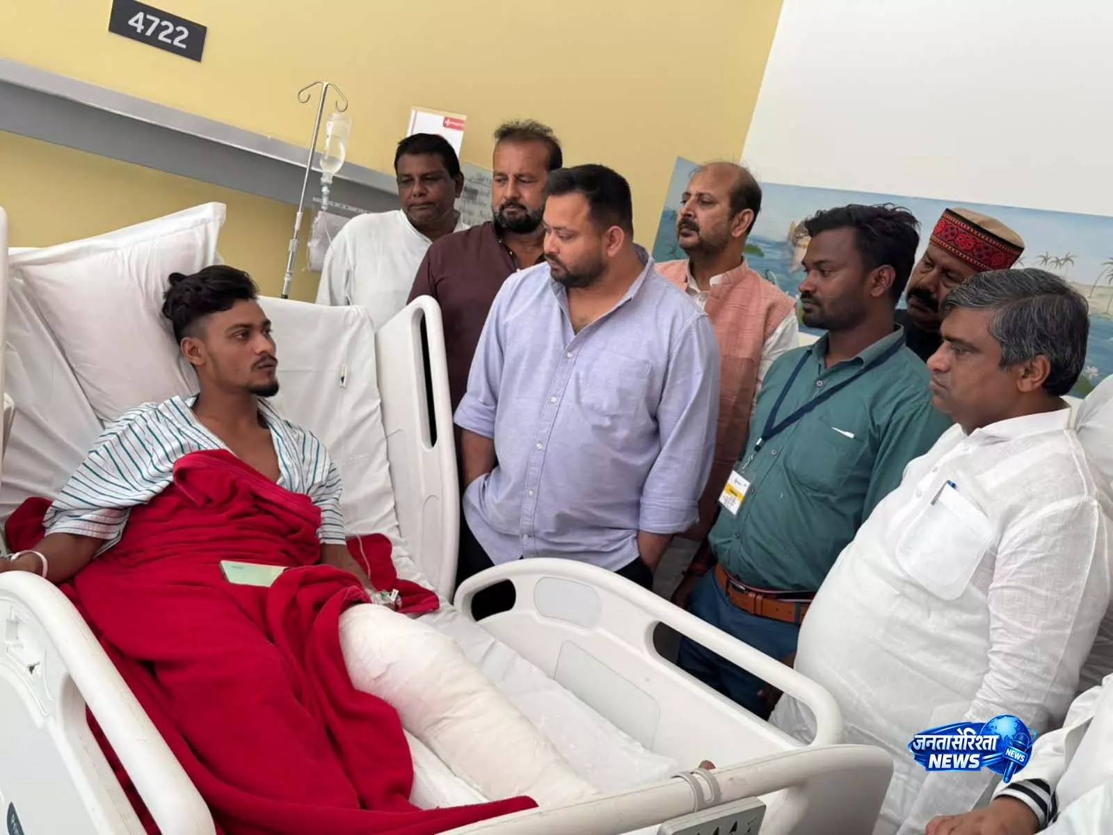 Bihar के नेता प्रतिपक्ष तेजस्वी यादव ने सीवान के घायल प्रदर्शनकारियों से मेदांता अस्पताल में मुलाकात की Bihar के नेता प्रतिपक्ष तेजस्वी यादव ने सीवान के घायल प्रदर्शनकारियों से मेदांता अस्पताल में मुलाकात की