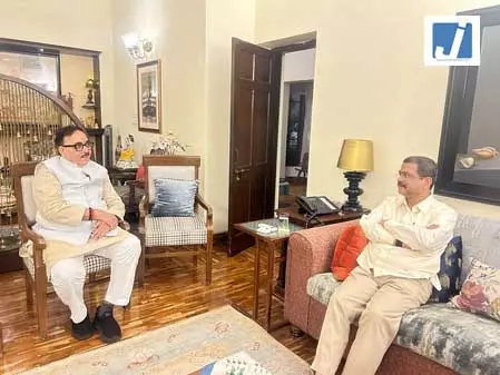 महेंद्र नाथ पांडेय ने धर्मेंद्र प्रधान से की मुलाकात, कहा- पद नहीं, आचरण से बड़े नेता हैं महेंद्र नाथ पांडेय ने धर्मेंद्र प्रधान से की मुलाकात, कहा- पद नहीं, आचरण से बड़े नेता हैं