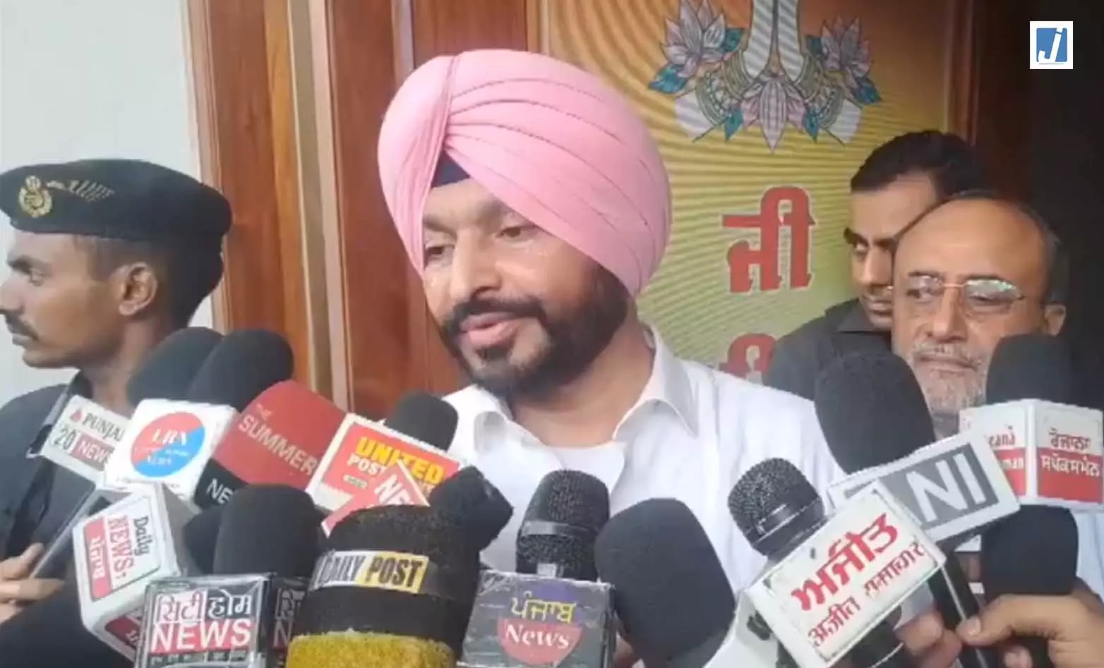 पेपर लीक मामले पर भाजपा का हमला, रवनीत सिंह बिट्टू ने स्वास्थ्य और शिक्षा मंत्री से मांगा इस्तीफा पेपर लीक मामले पर भाजपा का हमला, रवनीत सिंह बिट्टू ने स्वास्थ्य और शिक्षा मंत्री से मांगा इस्तीफा