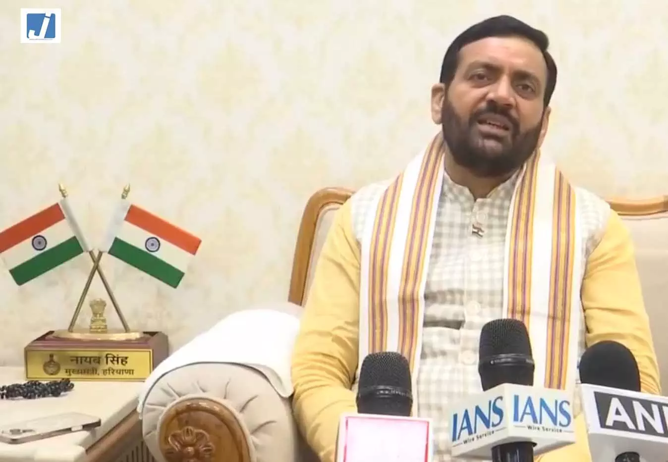 पेपर लीक मुद्दे पर CM नायब सैनी का कांग्रेस और INDI गठबंधन पर हमला पेपर लीक मुद्दे पर CM नायब सैनी का कांग्रेस और INDI गठबंधन पर हमला