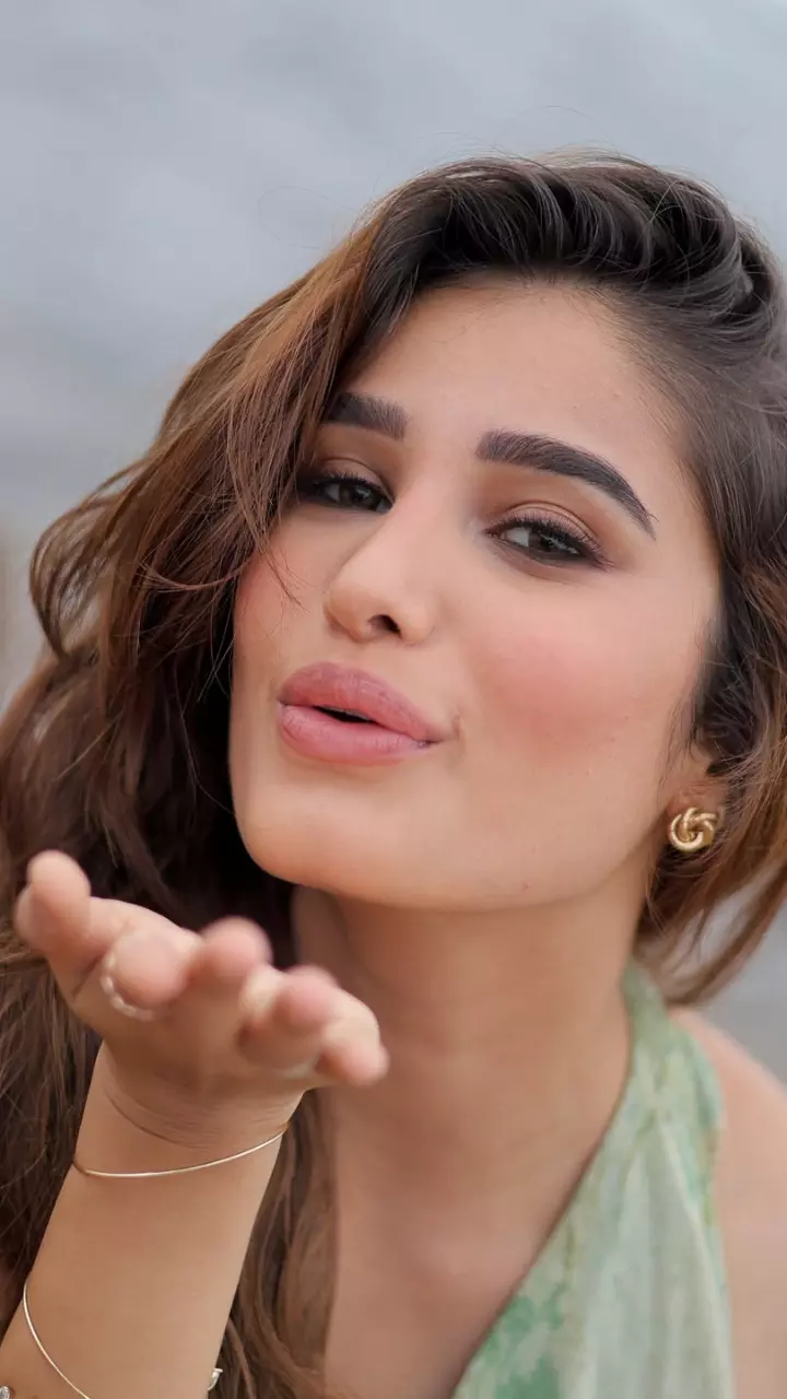 राशा थडानी का लेटेस्ट फैशन स्टेटमेंट राशा थडानी का लेटेस्ट फैशन स्टेटमेंट