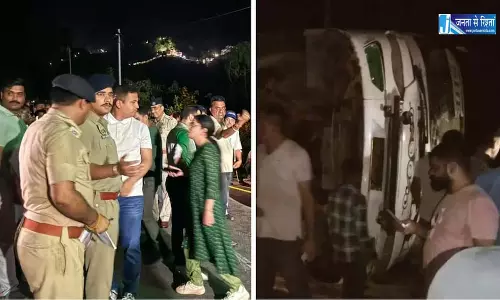 बस खाई में गिरने से 2 श्रद्धालुओं की मौत, कई घायल