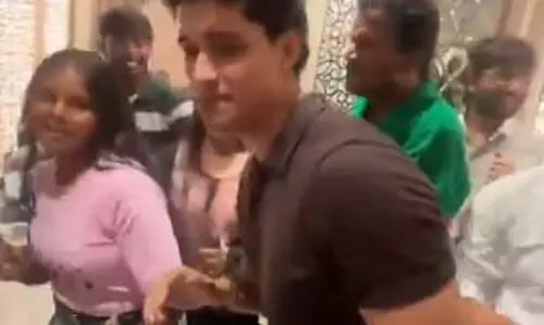 कॉकरोचों ने resignation पार्टी की, video